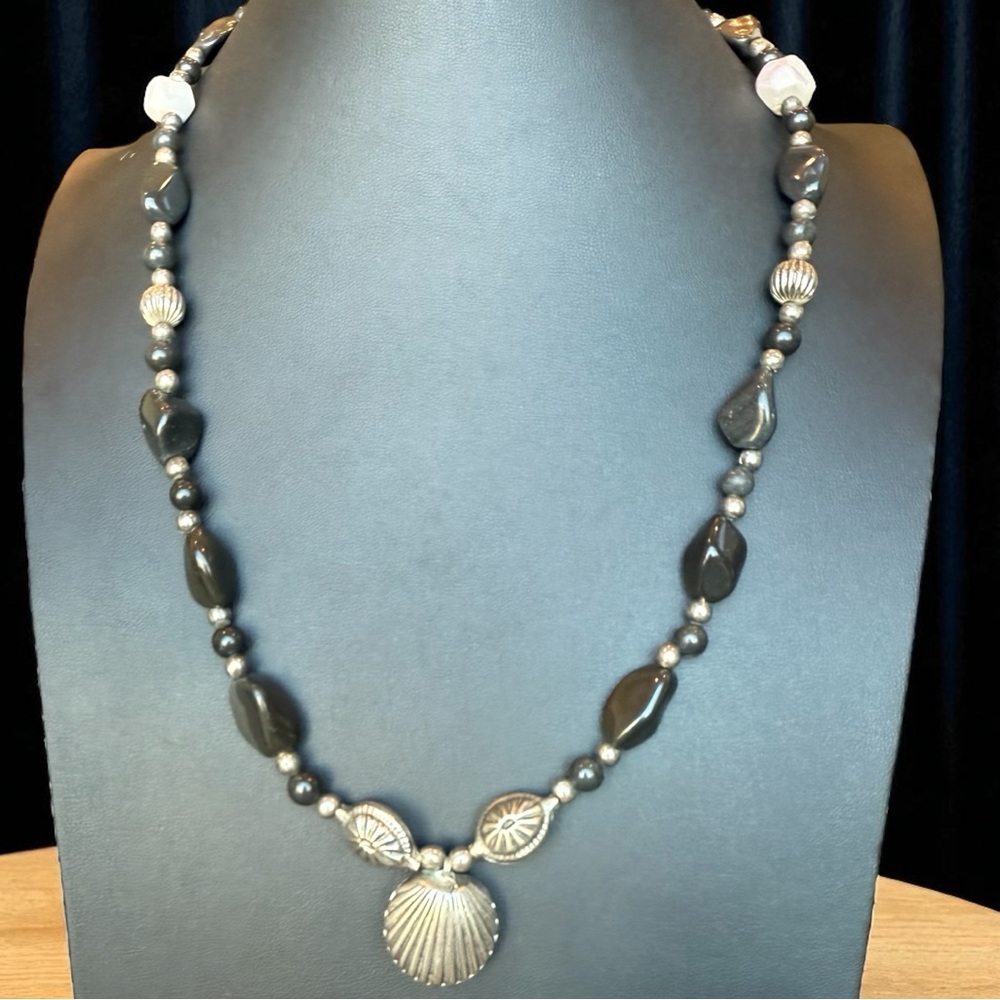 Artisan Black Stone Bead Silver Tone Seashell Charm Pendant Necklace 24”